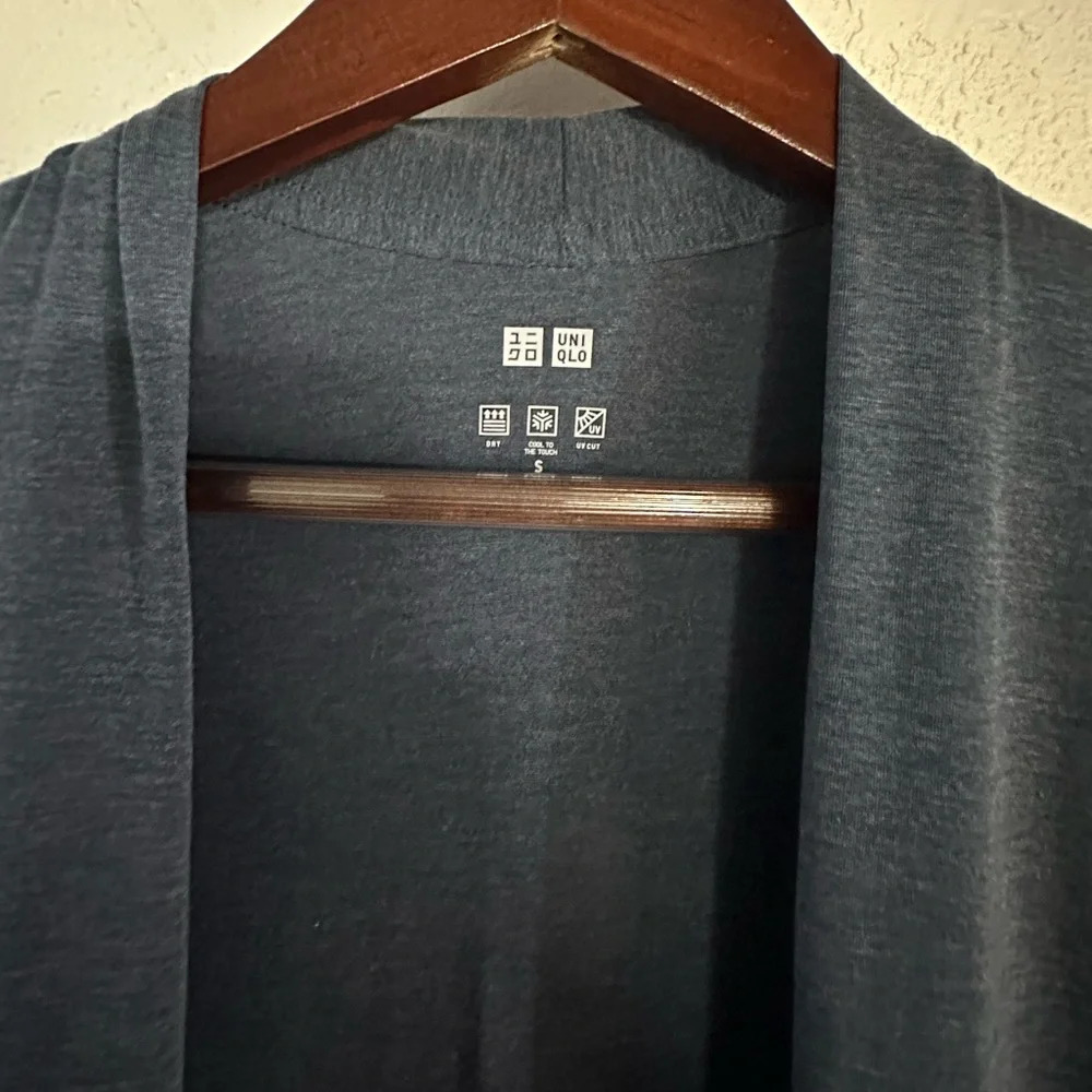 UNIQLO AIRism UV Protection Blue Long Sleeve Cardigan, Size S - Picture 3 of 5